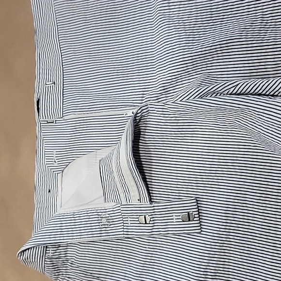 Ann Taylor Size 8 Blue White Striped Seersucker Devin City Short, Exc. Used Cond - Picture 9 of 12